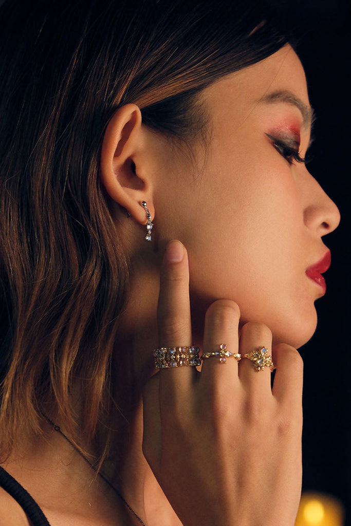 Hourglass moonstone earrings