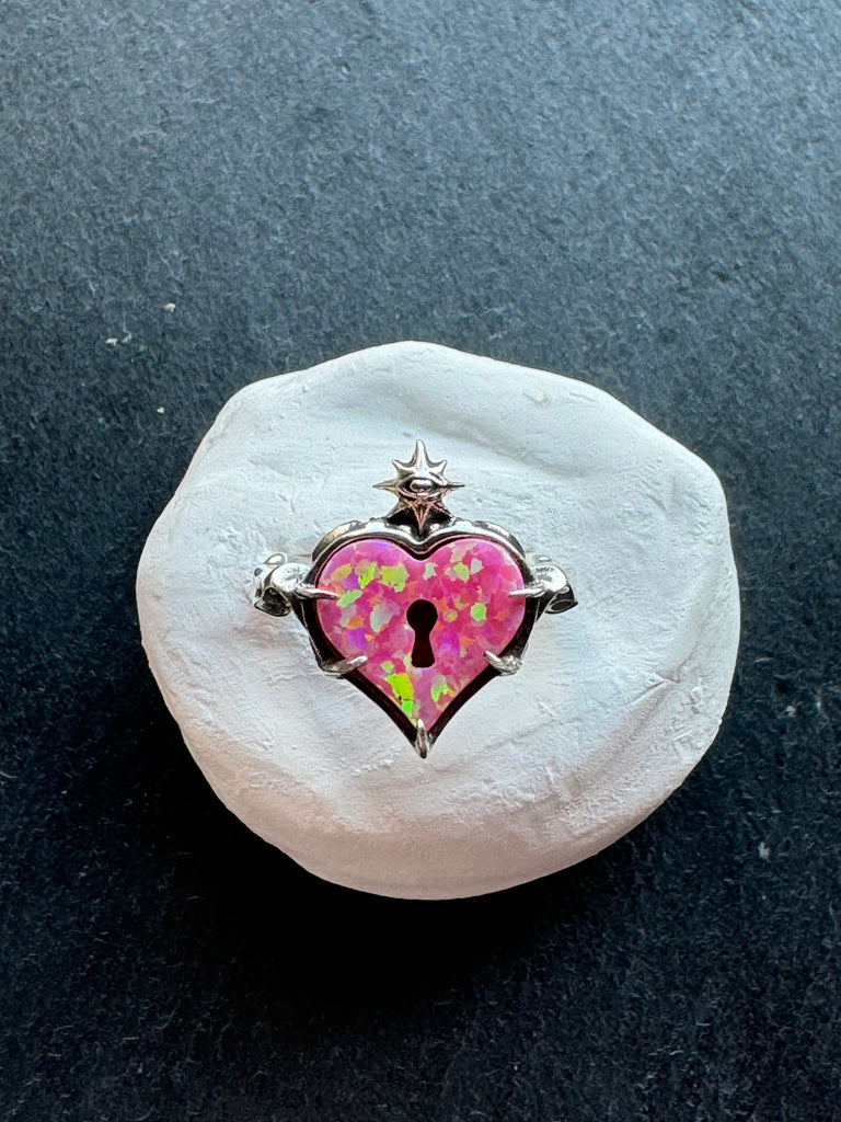 Dreamweaver Heart Lock Ring