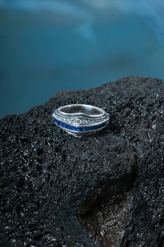 Blue Sapphire Hamlet Ring