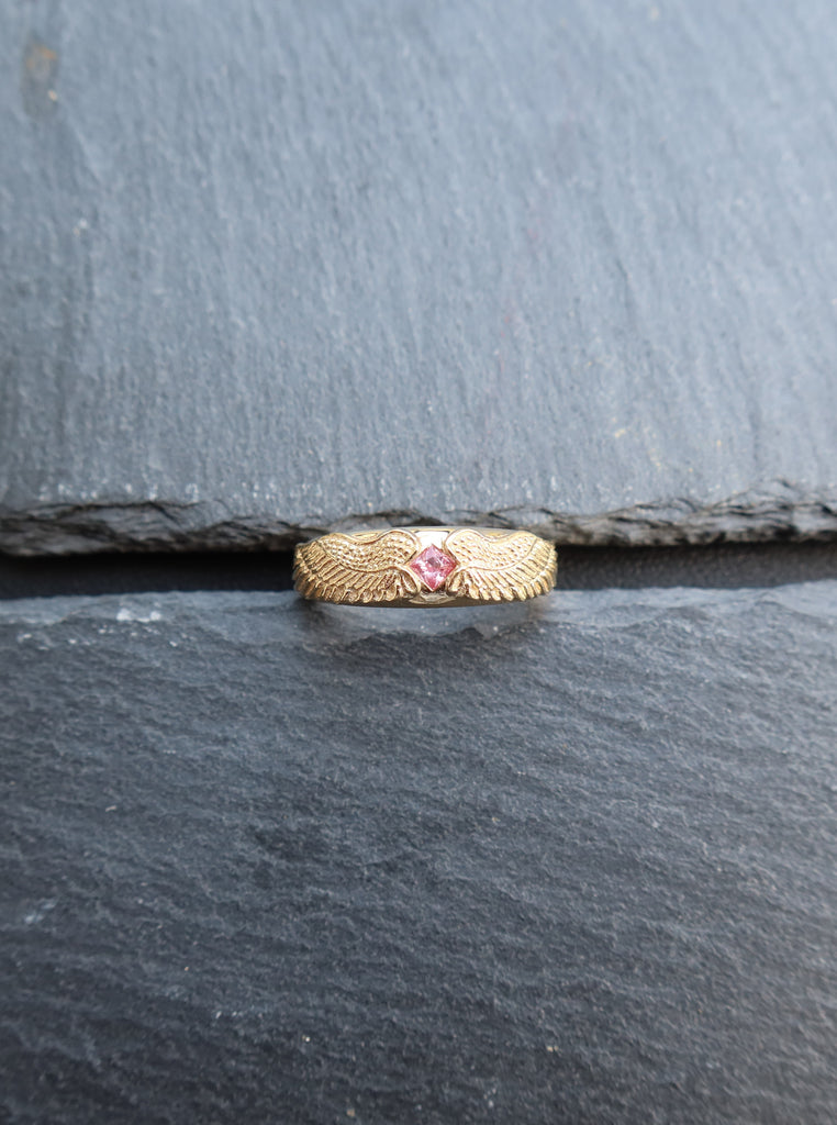 18k Yellow Gold Wing Ring with Princess cut Pink Sapphire