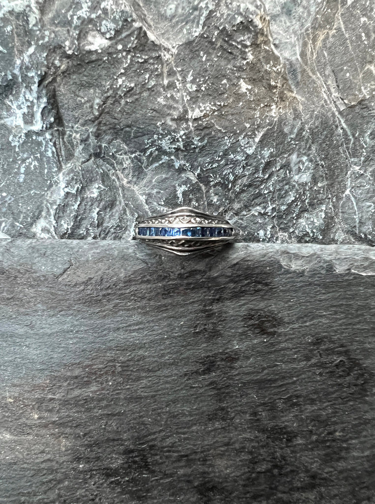 Blue Sapphire Hamlet Ring