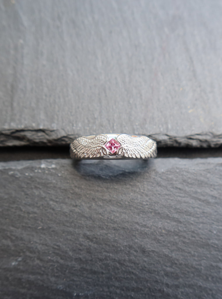 18k Yellow Gold Wing Ring with Princess cut Pink Sapphire